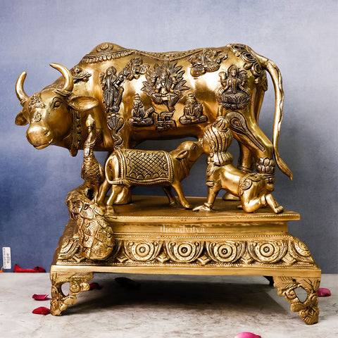 Vasudeva,Shyam,Nandakishore,Murari,Madhva,Mukunda,Keshava,Hary,Hari,Govnda,Brass Cow with Calf and Bal Gopal