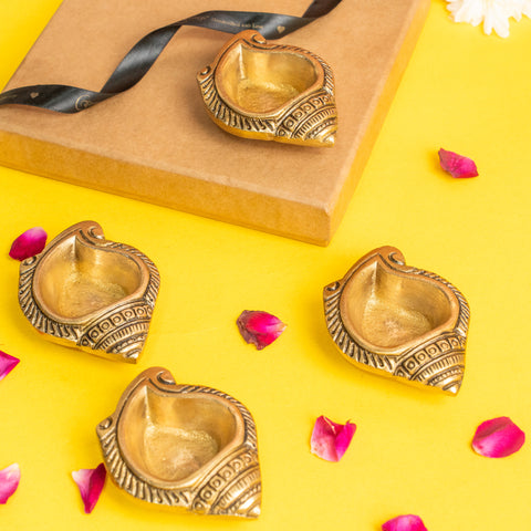 Brass Shank Diya Set of 4 Hamper