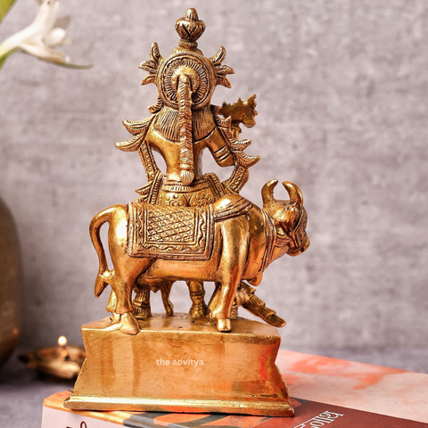 Vasudeva,Shyam,Nandakishore,Murari,Madhva,Mukunda,Keshava,Hary,Hari,Govnda,Lord Krishna With Cow