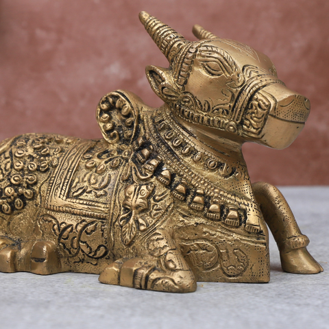 Antique finish brass Nandi Maharaj statue for mandir decor.