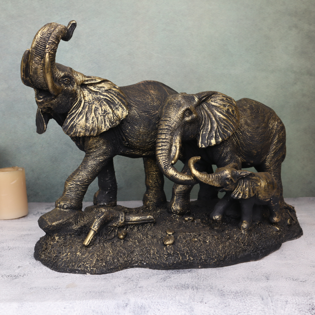 Resin Elephant Family Showpiece